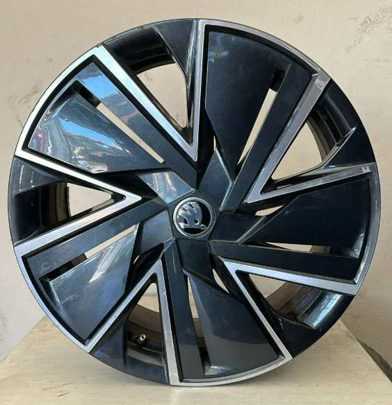 5 112 18 8.0 ET44 CH57.1 SKODA SUPERB OCTAVIA 18 İNÇ 5X112 ORİJİNAL ÇIKMA TEK ÇELİK JANT